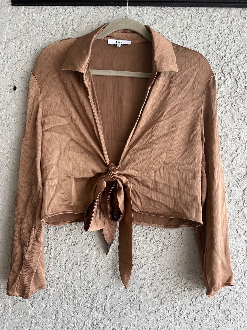 Ro + De size medium tan tie front blouse